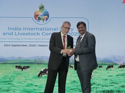 Siraj Hussain receiving a plant as a memento on stage at the India International Dairy and Livestock Conclave 2025