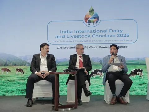 Siraj Hussain seated on a panel at the India International Dairy and Livestock Conclave 2025